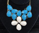 Maxi Colar Azul com Branco